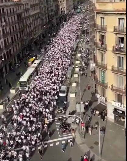 1649996128275007644.jpg Eintracht-Frankfurt-fans-2.jpg